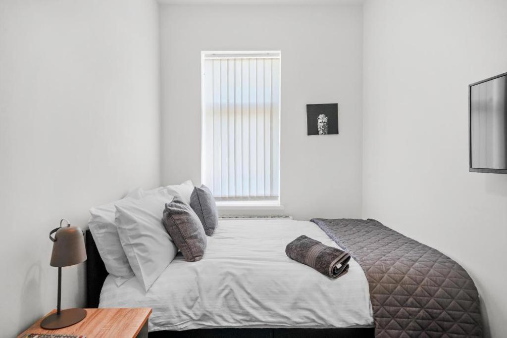 Modern Equipped 4 Bedroom House In Central Stoke-Free Parking Экстерьер фото